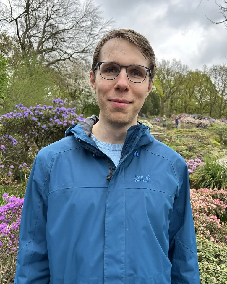 Paul Simmering visiting a garden